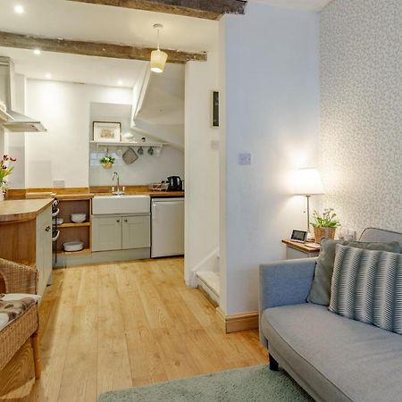 The Shoe Box Cottage With Allocated Parking Malmesbury Bagian luar foto