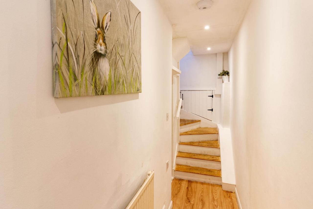 The Shoe Box Cottage With Allocated Parking Malmesbury Bagian luar foto