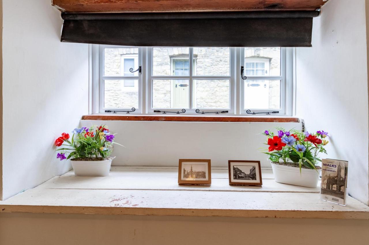 The Shoe Box Cottage With Allocated Parking Malmesbury Bagian luar foto