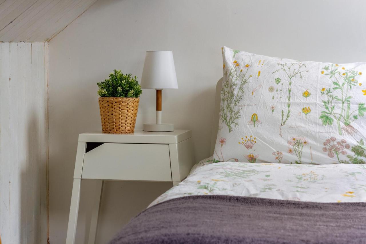 The Shoe Box Cottage With Allocated Parking Malmesbury Bagian luar foto