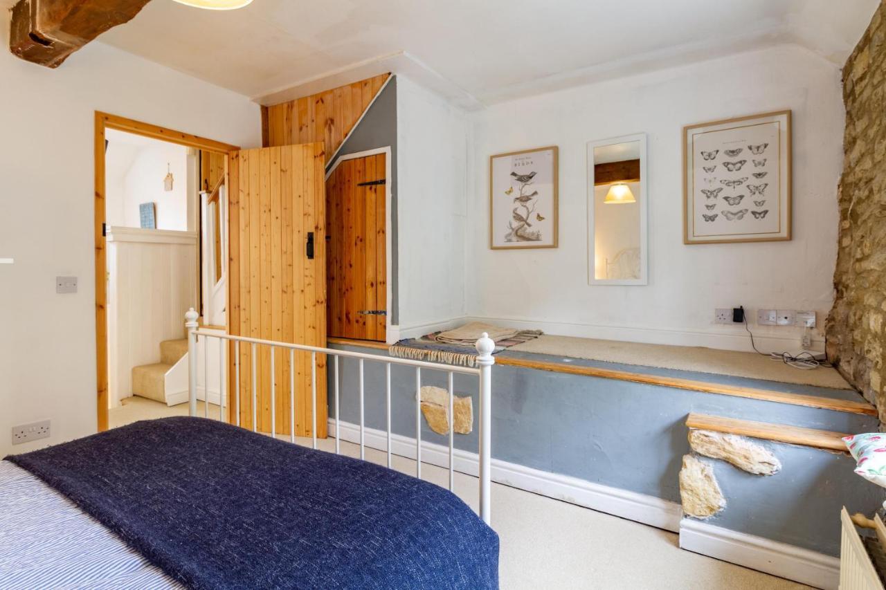 The Shoe Box Cottage With Allocated Parking Malmesbury Bagian luar foto