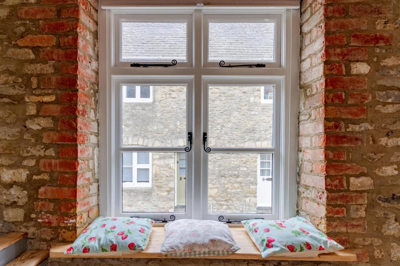 The Shoe Box Cottage With Allocated Parking Malmesbury Bagian luar foto